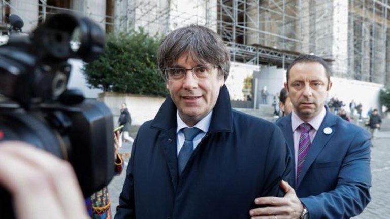 Puigdemont abandona Cerdeña