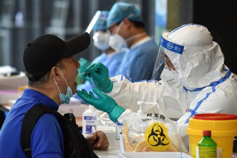 China registra nuevos rebrotes de coronavirus y retoma los test masivos