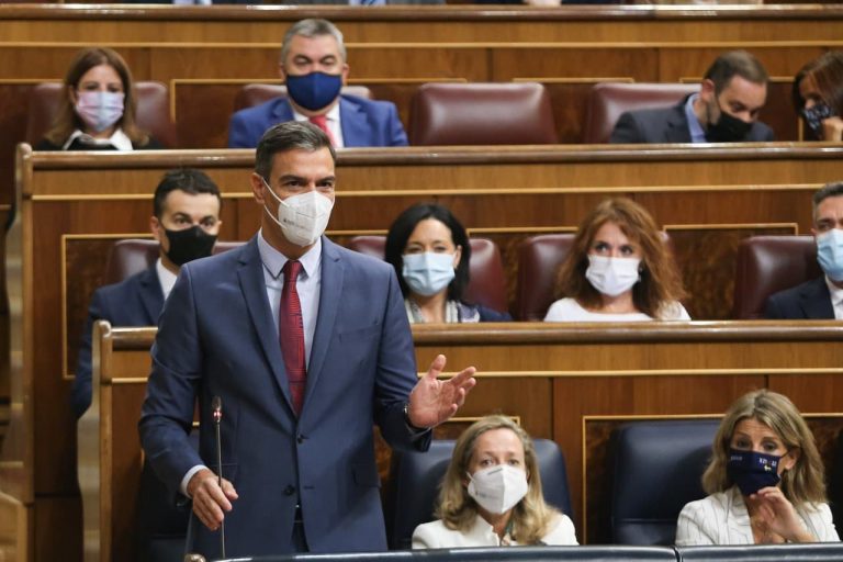 Sánchez a Casado "hasta la coronilla"