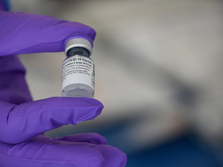 Varios países deciden administrar una tercera dosis de la vacuna Covid