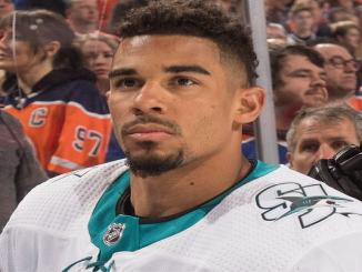 Vacunación falsa NHL Evander Kane