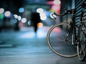 abandono-bebe-robar-bicicleta