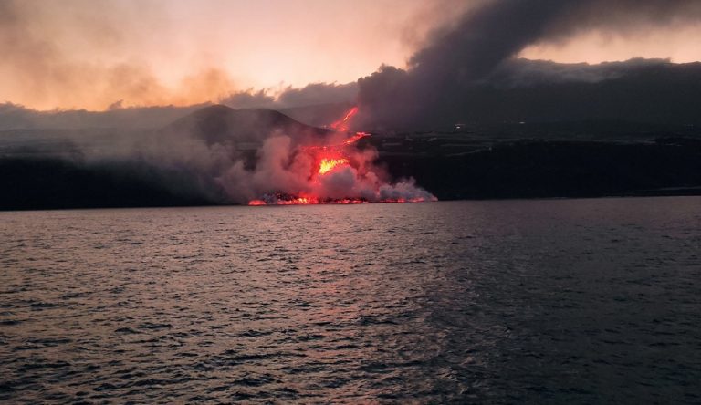 El volcán de La Palma deja un delta lávico