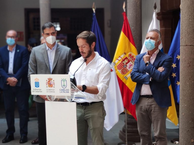 pedro-sanchez-vuelve-la-palma