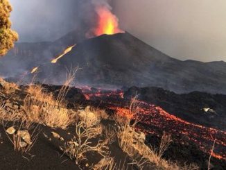 tsunami lava volcán