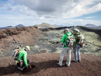 Adtronautas, ingenieros y geólogos de la NASA se engtrenan en la isla de Lanzarote