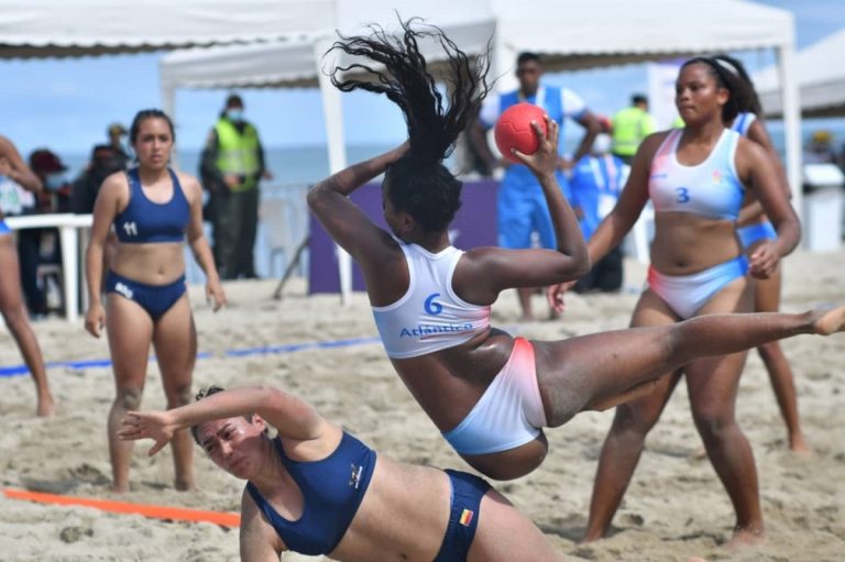 federacion-balonmano-equipacion-femenina