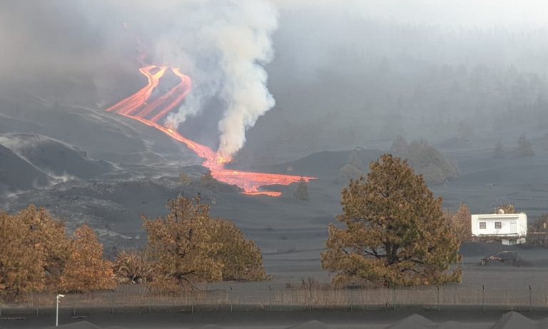 lava-volcan-cementerio-manchas