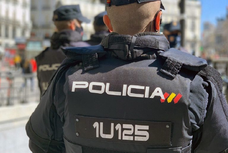 Policía mata tiros