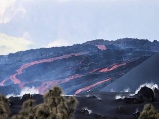 lava llega al mar