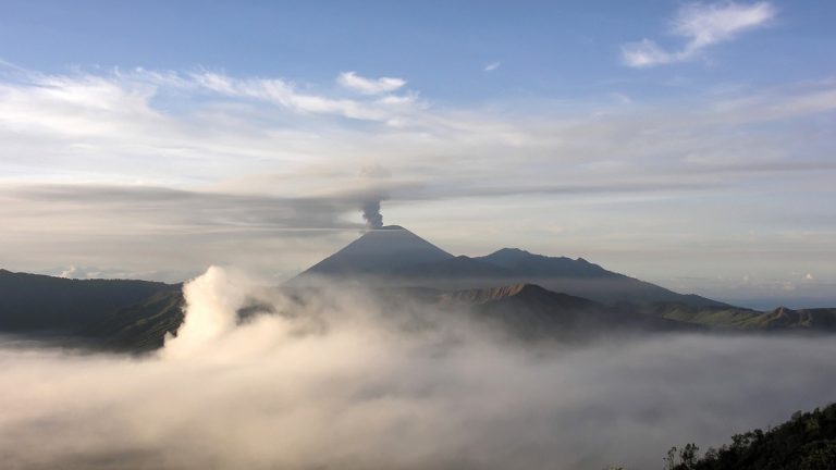 erupcion-volcan-semeru-indonesia