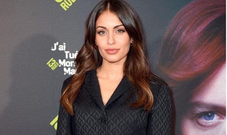 Hiba Abouk avión