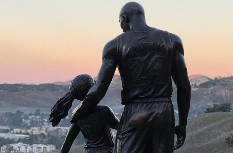 escultura-kobe-bryant