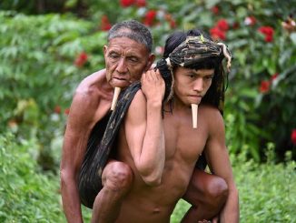 padre-cuestas-vacunarlo-amazonas