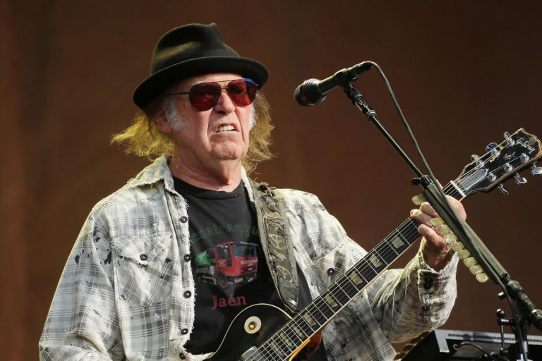 spotify-neil-young-podcast