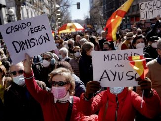 manifestación contra Casado