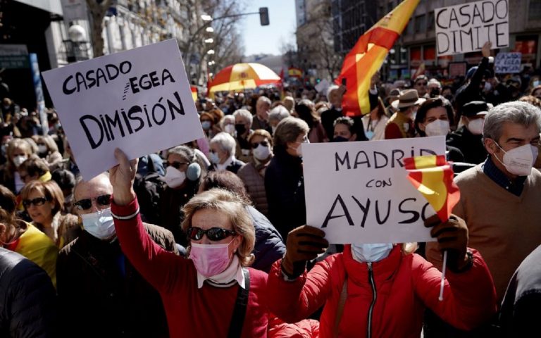 manifestación contra Casado