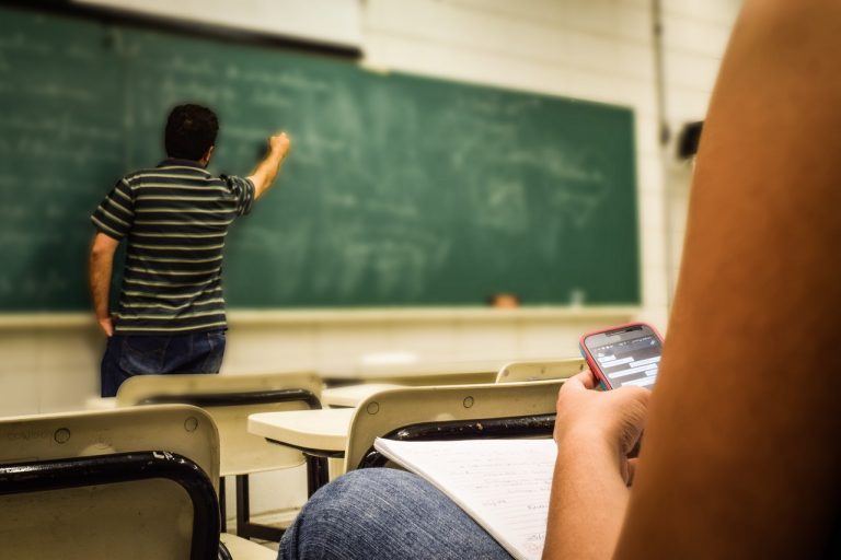 profesor agua con lejía ojo