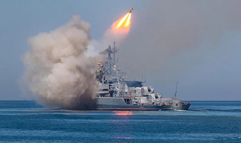 barcos rusos bombardean Odesa