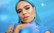 Karol G pelo azul