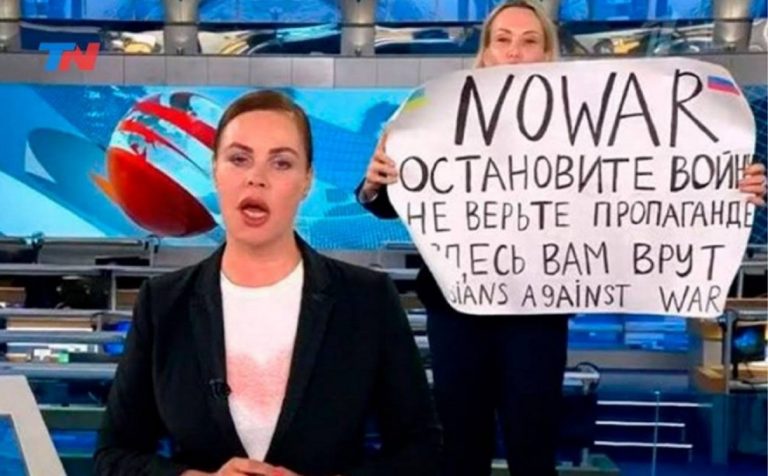 periodista rusa protesta