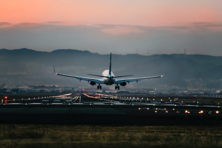 avión aborta aterrizaje