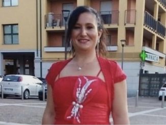 mujer deja bebé 18 meses