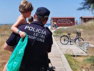 niño playa Rota