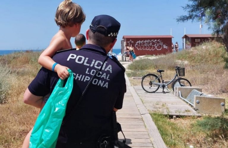 niño playa Rota