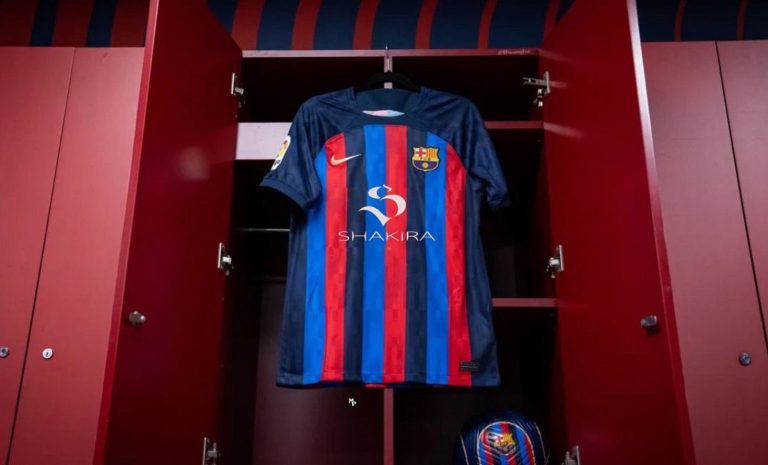 Piqué camiseta Shakira