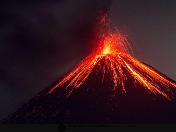 volcán Anak Krakatau