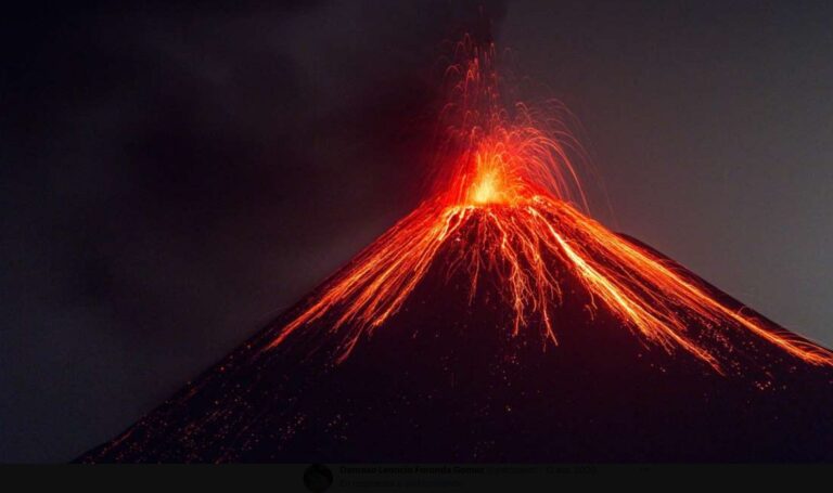 volcán Anak Krakatau
