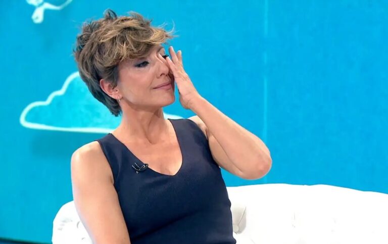 Sonsoles Ónega llora