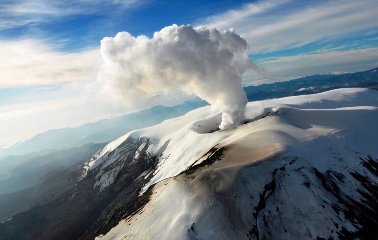 anomalía volcán Colombia