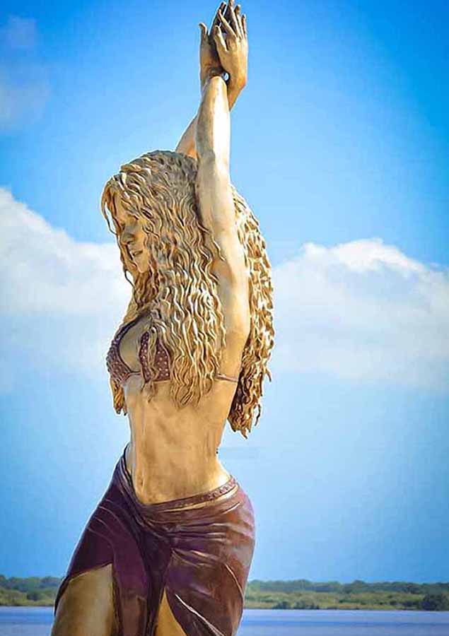 shakira estatua