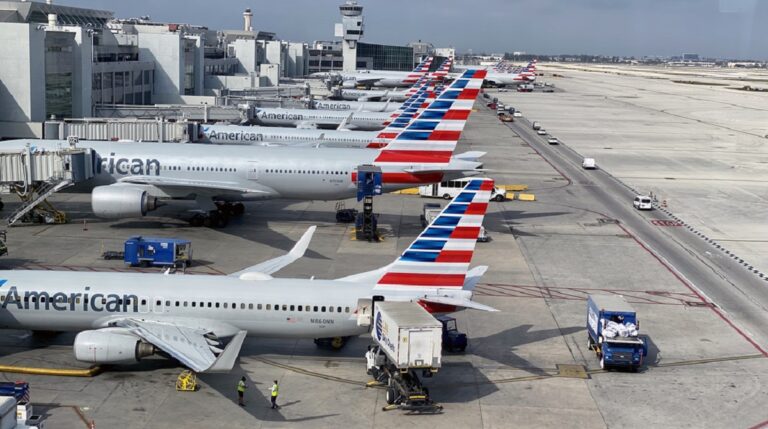 pasajero avión flautulencias