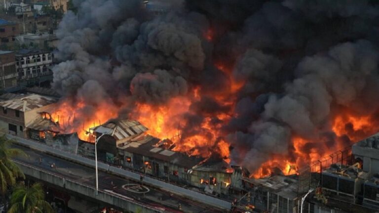 incendio centro comercial Bangladesh