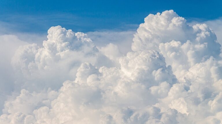 bombardeo nubes Bogotá