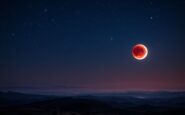 Eclipse total de luna visto en 2023 con cielo estrellado