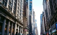 Grafico che mostra l'andamento di Wall Street in tempi di crisi