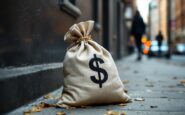 Grafico che mostra la caduta del dollaro e il suo impatto economico