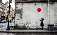 Immagine di arte urbana ispirata a Banksy a Barcellona