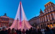 la impresionante vela navidena de 12 metros ilumina madrid en 2025 1762581653